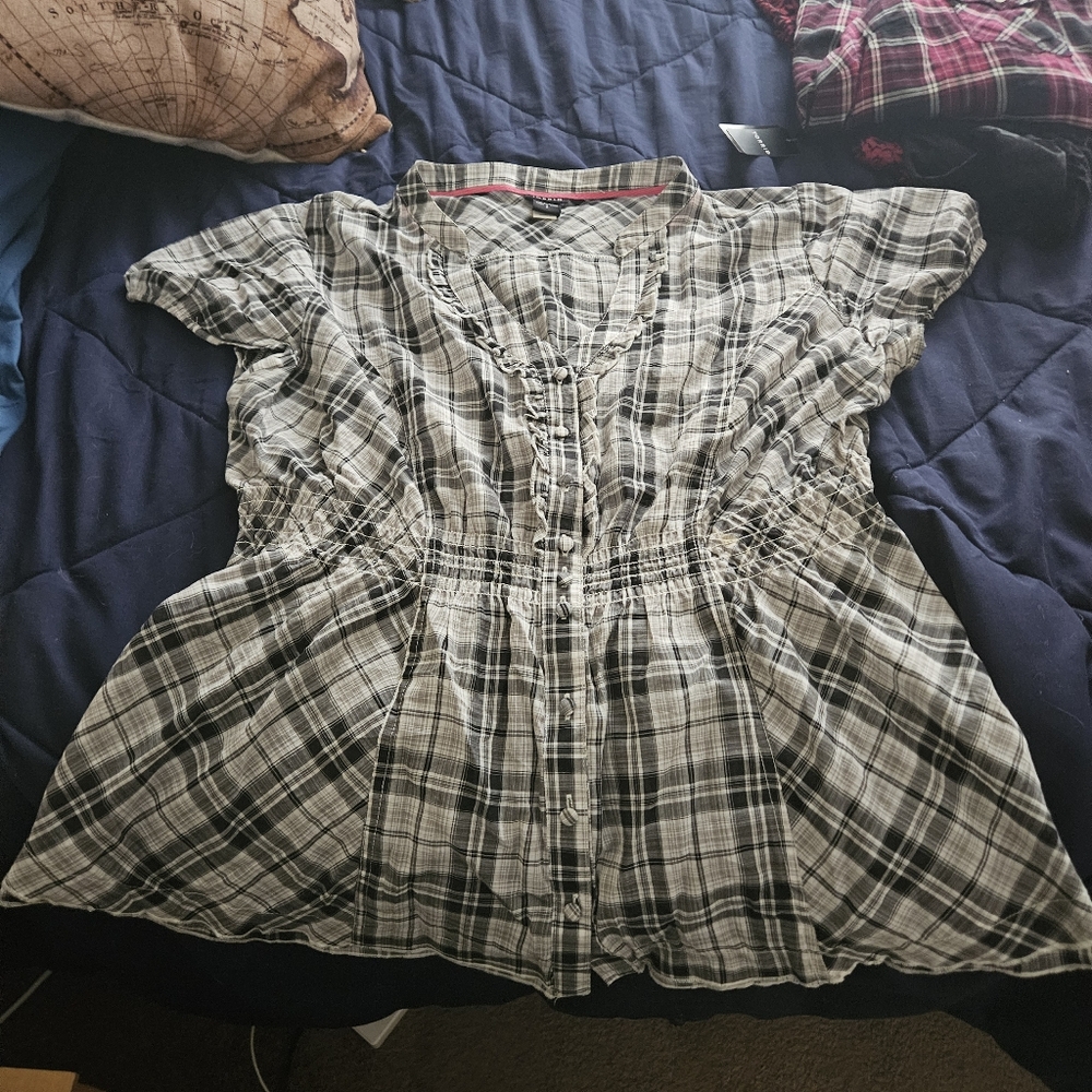 Torrid size 2 Black and white plaid short sleeve shirt